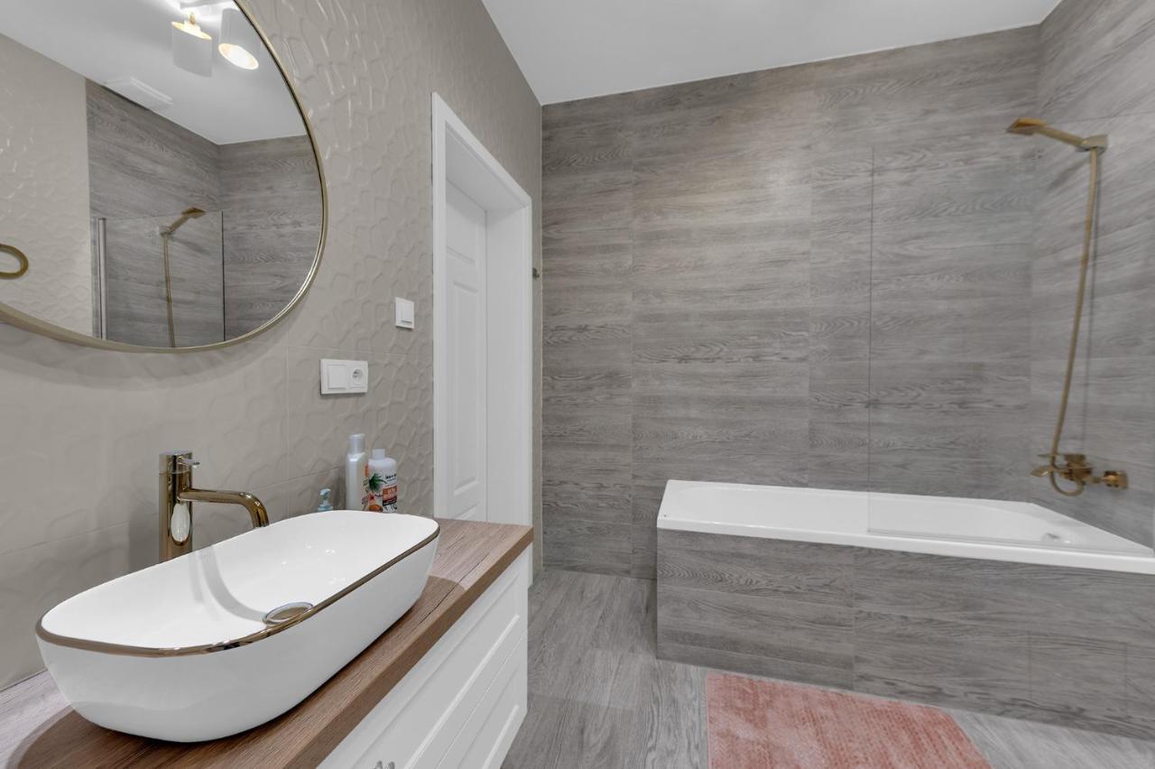 Polonia Apartment Centrum Z Miejscem Parkingowym Lodz  Ngoại thất bức ảnh